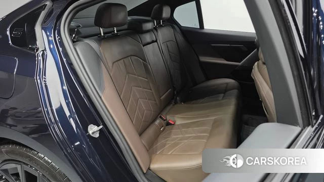 BMW 5 Series (G60) 2023 Черный из Кореи, фото 2