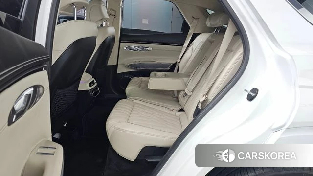 Genesis GV70 2023 Белый из Кореи, фото 2