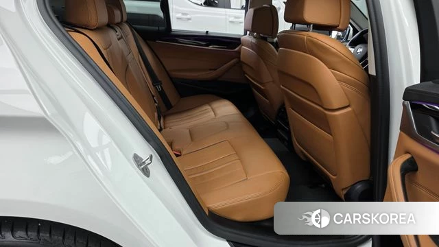 BMW 5 Series (G30) 2022 Белый из Кореи, фото 2
