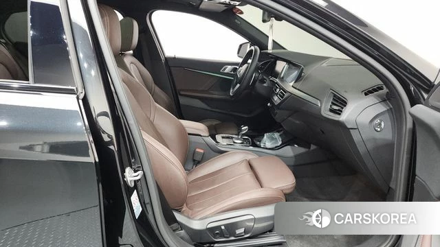 BMW 1 Series (F40) 2021 Черный из Кореи, фото 2