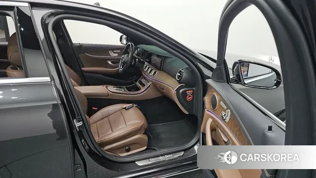 Mercedes-Benz E-Class W213 2020 Серый из Кореи, фото 2