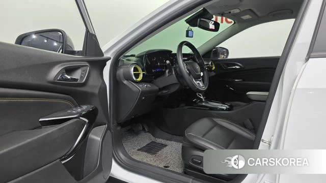 Chevrolet (GM Daewoo) Trax Crossover 2023 Белый из Кореи, фото 2