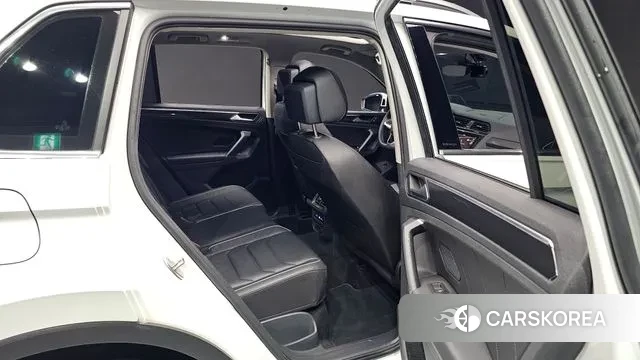 Volkswagen Tiguan second Generation 2023 Белый из Кореи, фото 2