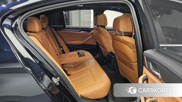 BMW 5 Series (G30) 2022 Черный из Кореи, фото 2