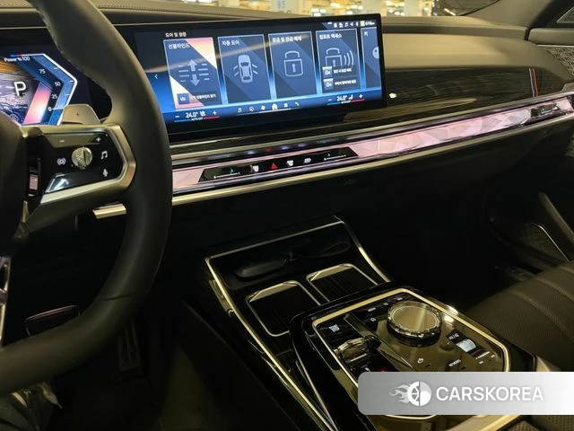 BMW 7 Series (G70) 2025 Белый из Кореи, фото 2