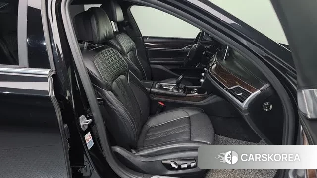 BMW 7 Series (G11) 2018 Черный из Кореи, фото 2