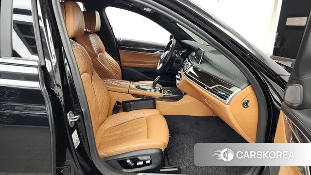 BMW 7 Series (G11) 2019 Черный из Кореи, фото 2