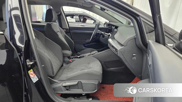 Volkswagen Golf 8th Generation 2022 Черный из Кореи, фото 2