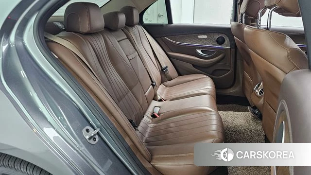 Mercedes-Benz E-Class W213 2019 Серебристо-серый из Кореи, фото 2