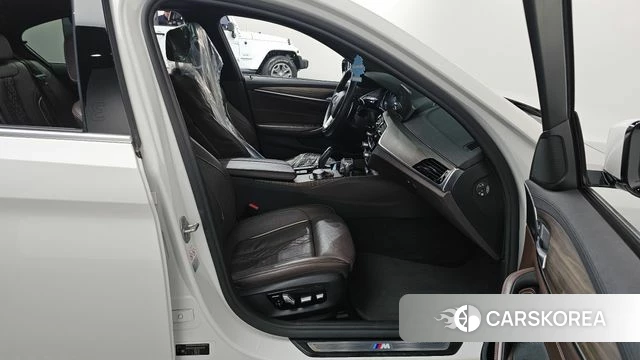 BMW 5 Series (G30) 2018 Белый из Кореи, фото 2