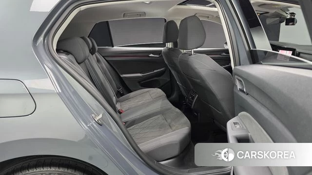Volkswagen Golf 8th Generation 2023 Серый из Кореи, фото 2