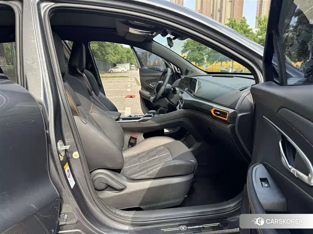 Chang'an Changan UNI-T 2022 Silver/gray из Китая, фото 2
