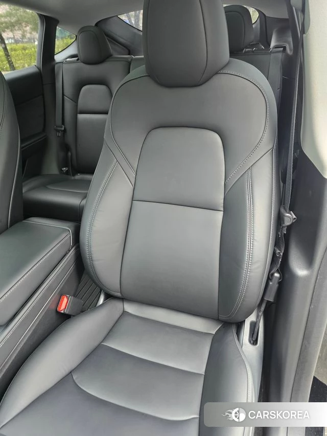 Tesla Model Y 2023 Черный из Кореи, фото 2