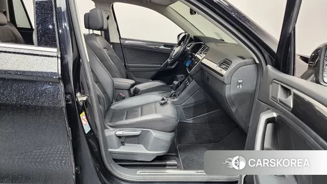 Volkswagen Tiguan Allspace 2020 Черный из Кореи, фото 2