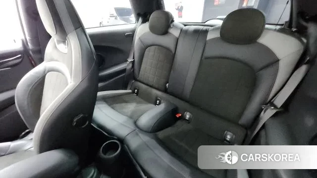 Mini Cooper S 2023 Красный из Кореи, фото 2