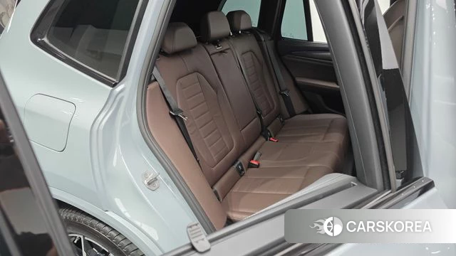 BMW X3 (G01) 2024 Серебристо-серый из Кореи, фото 2