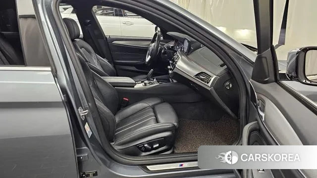 BMW 5 Series (G30) 2018 Светло-серебряный цвет из Кореи, фото 2