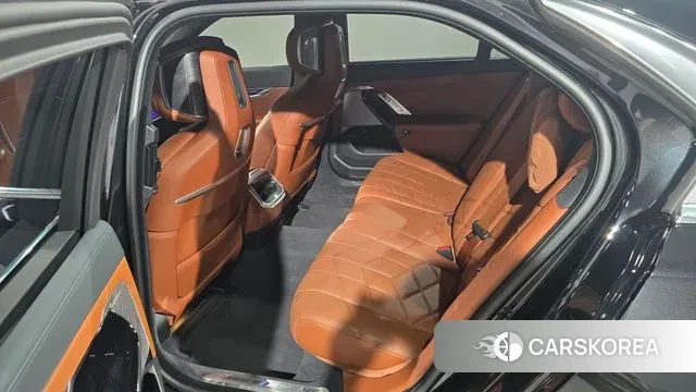 BMW 7 Series (G70) 2024 Черный из Кореи, фото 2