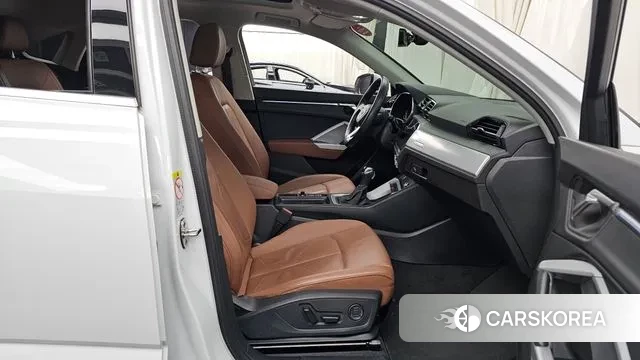 Audi Q3 (F3) 2022 Белый из Кореи, фото 2