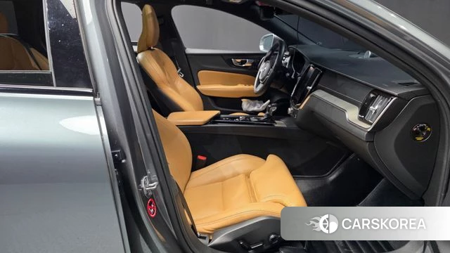 Volvo V60 Cross-Country 2nd Generation 2019 Серый из Кореи, фото 2