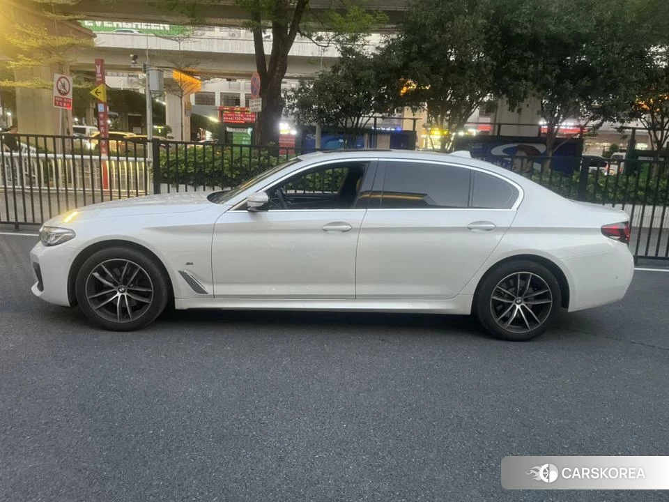 BMW 5 series 2022 Белый из Китая, фото 2