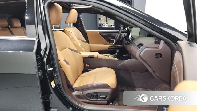 Lexus ES300h 7th generation 2018 Черный из Кореи, фото 2