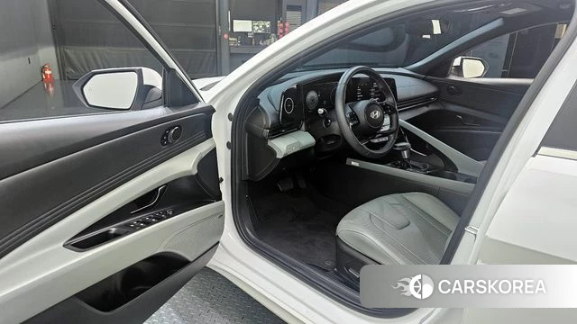 Hyundai The New Avante (CN7) 2023 Белый из Кореи, фото 2