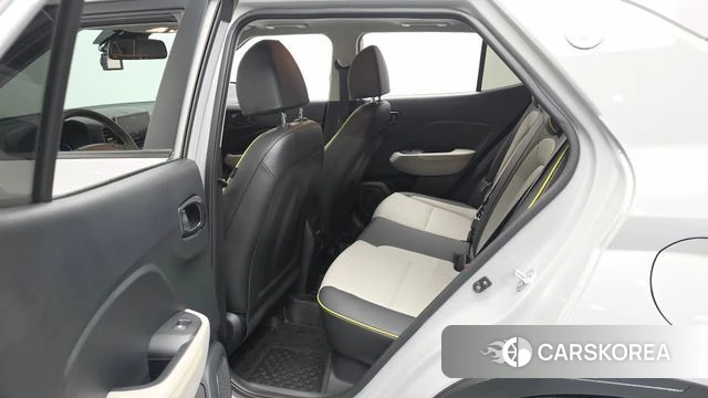 Hyundai Venue 2025 Серебристо-серый из Кореи, фото 2