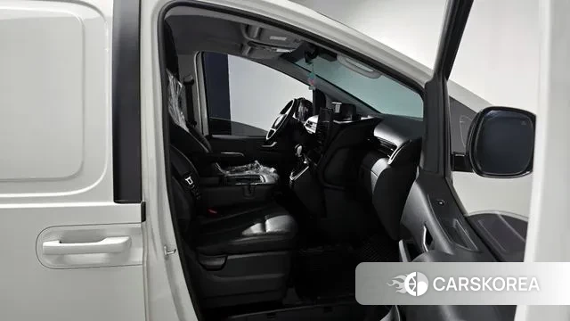 Hyundai Staria 2023 Белый из Кореи, фото 2