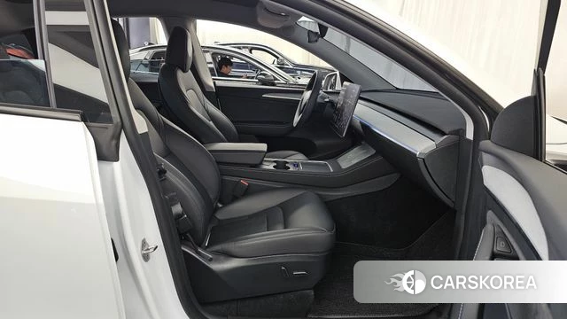 Tesla Model Y 2024 Белый из Кореи, фото 2