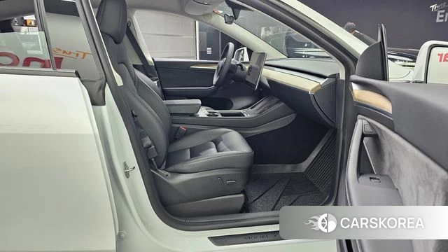 Tesla Model Y 2023 Белый из Кореи, фото 2
