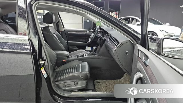 Volkswagen Passat GT (B8) 2021 Черный из Кореи, фото 2