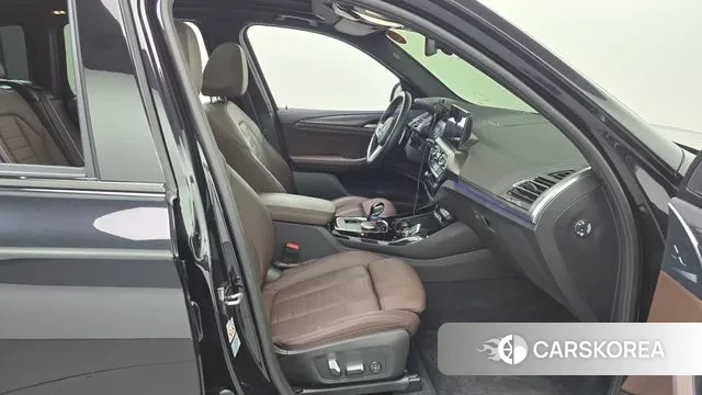 BMW X3 (G01) 2023 Черный из Кореи, фото 2