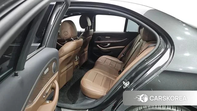 Mercedes-Benz E-Class W213 2021 Серый из Кореи, фото 2