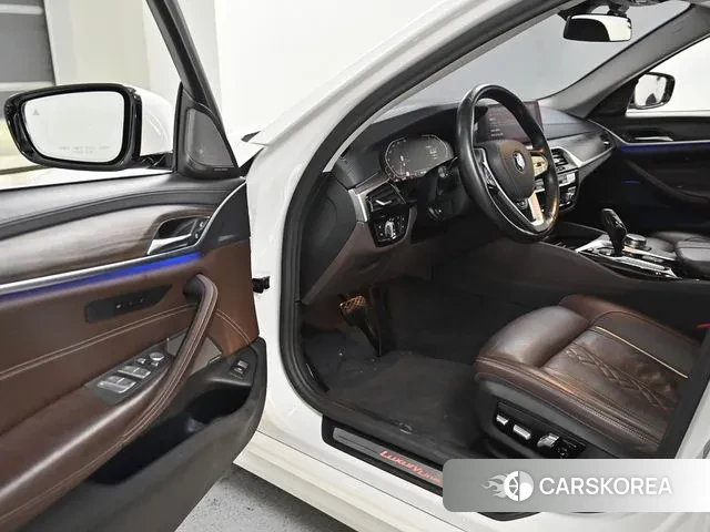 BMW 5 Series (G30) 2020 Белый из Кореи, фото 2