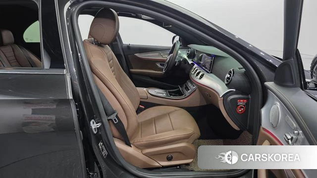 Mercedes-Benz E-Class W213 2021 Серый из Кореи, фото 2