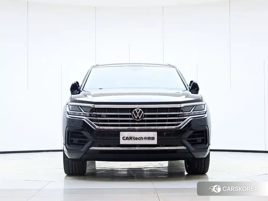 Volkswagen Touareg 2024 Черный из Китая, фото 2