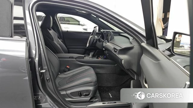Lexus UX300h 2026 Серый из Кореи, фото 2