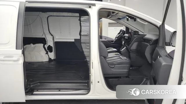 Hyundai Staria 2022 Белый из Кореи, фото 2