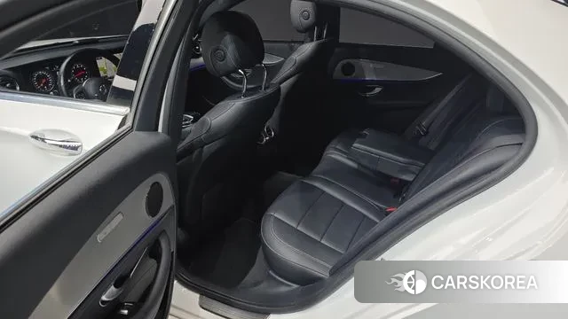 Mercedes-Benz E-Class W213 2018 Белый из Кореи, фото 2