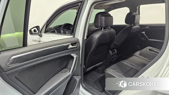 Volkswagen Tiguan second Generation 2021 Белый из Кореи, фото 2