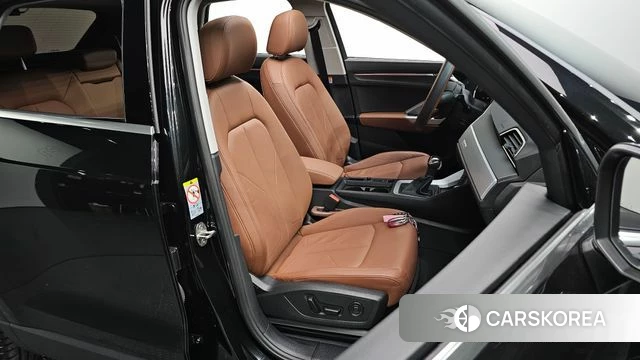 Audi Q3 (F3) 2025 Черный из Кореи, фото 2