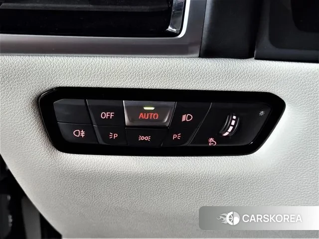 BMW 8 Series (G15) 2023 Белый из Кореи, фото 2