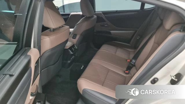 Lexus ES300h 7th generation 2025 Песочный из Кореи, фото 2