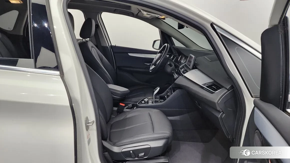 BMW 2 Series Active Tourer (F45) 2019 Белый из Кореи, фото 2