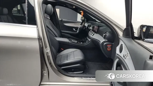 Mercedes-Benz E-Class W213 2021 Песочный из Кореи, фото 2