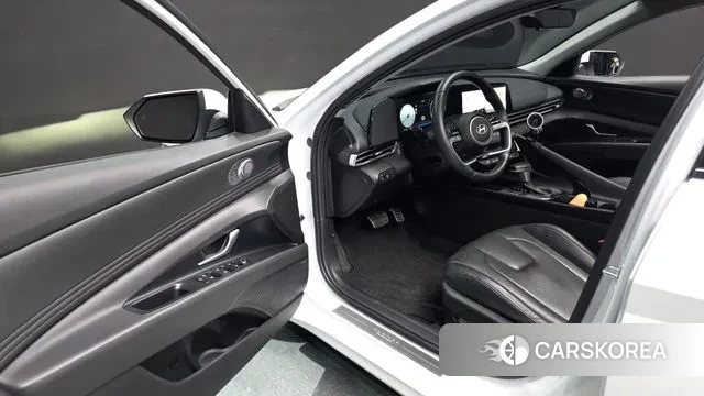 Hyundai The New Avante (CN7) 2023 Белый из Кореи, фото 2