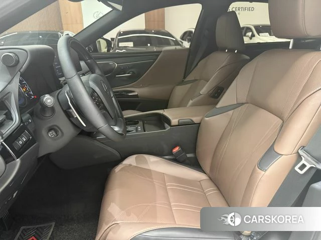 Lexus ES300h 7th generation 2025 Серый из Кореи, фото 2