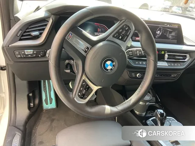 BMW 1 Series (F40) 2024 Белый из Кореи, фото 2