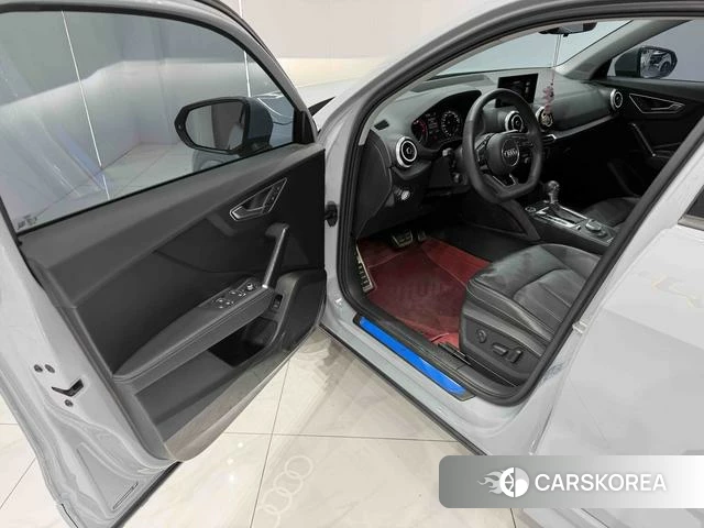 Audi Q2L 2023 Темно-серый из Китая, фото 2